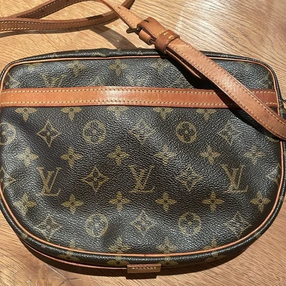 Louis Vuitton Jeune Fille MM - Picture 11 of 16